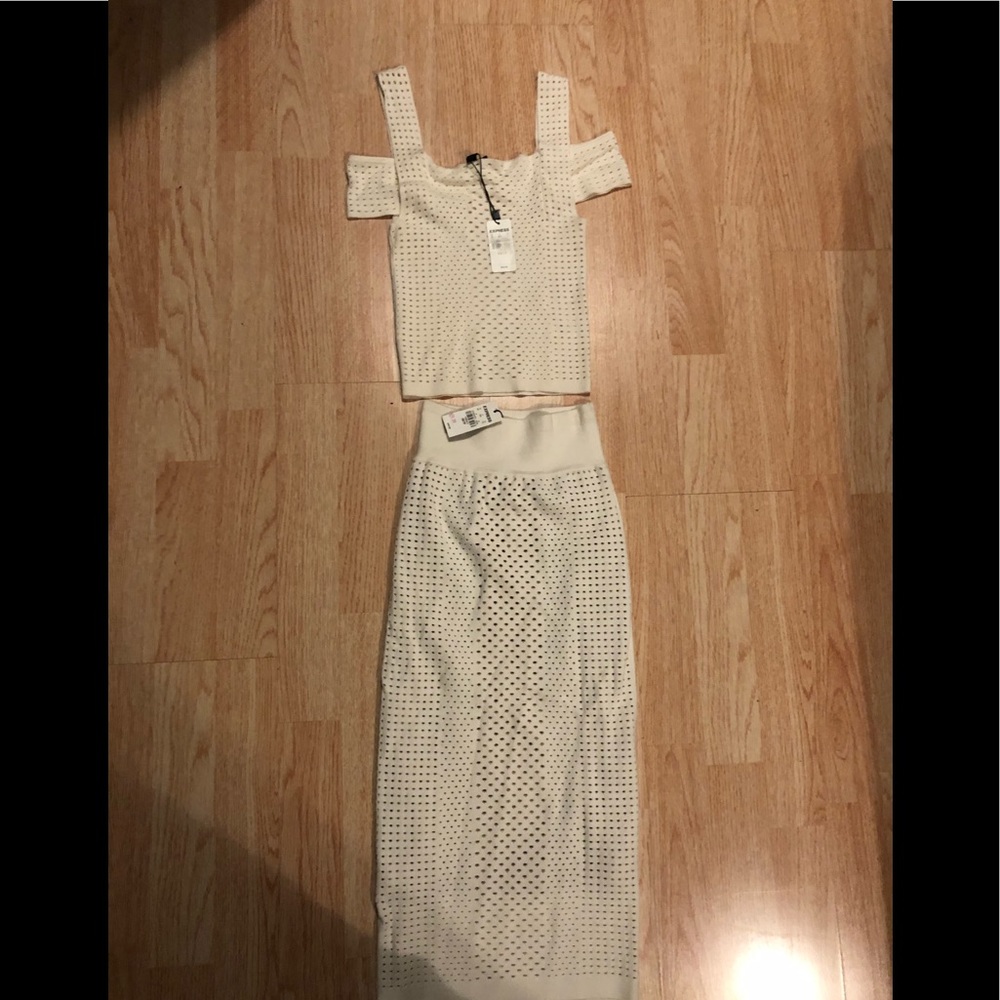 TWO PIECES EXPRESS